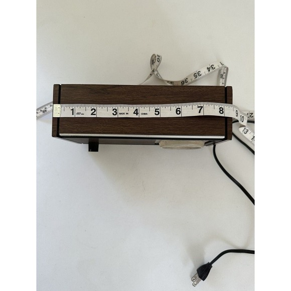 Vintage Soundesign 3120C Table Top AM Radio Simulated Wood - Tested - Picture 8 of 9